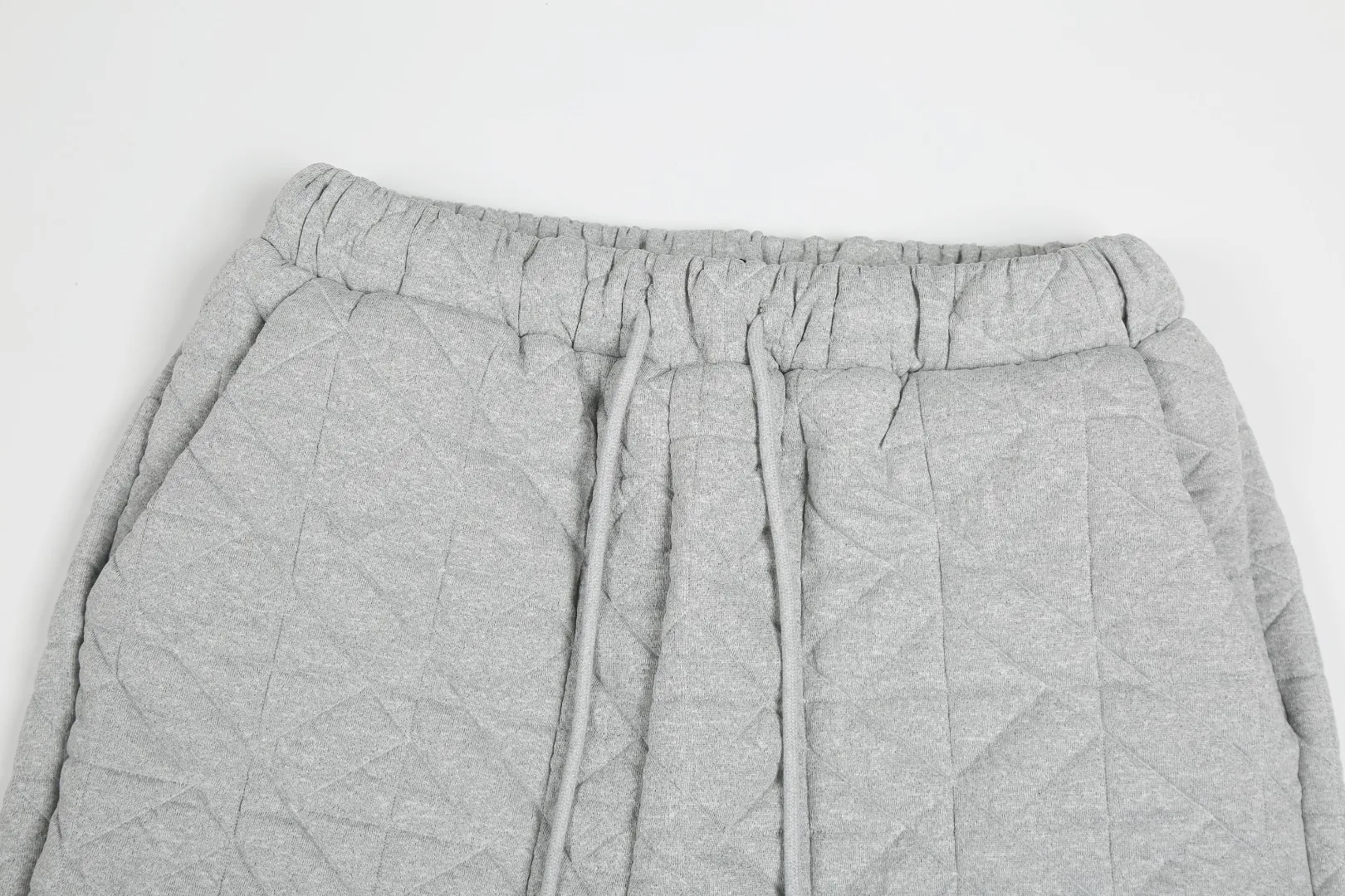 P240 White background picture [Popular item] Style number: 24384# Color: off-white/hemp gray Size: S to Adjustable elasticated trouser cords at the ankles ✅ - RL Ralph Lauren's hottest style this year. Easy to wear down cotton pants with eyes closed. Classic war horse embroidery LOGO. The texture is full and high-end. A version that you will fall in love with at first sight. Can control any leg shape. Two strings of trouser legs have drawstrings. Can be wide-legged or corseted. Soft and fluffy, level 10 wind-resistant, life-saving pants.